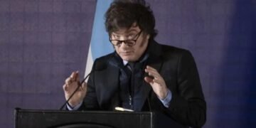 Javier Milei vuelve a atacar a la prensa: “Tal vez envidia mi cabellera”