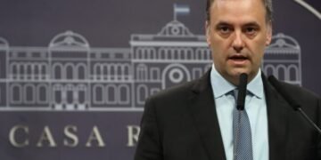 Se extendió por un año la suspensión de la pauta oficial