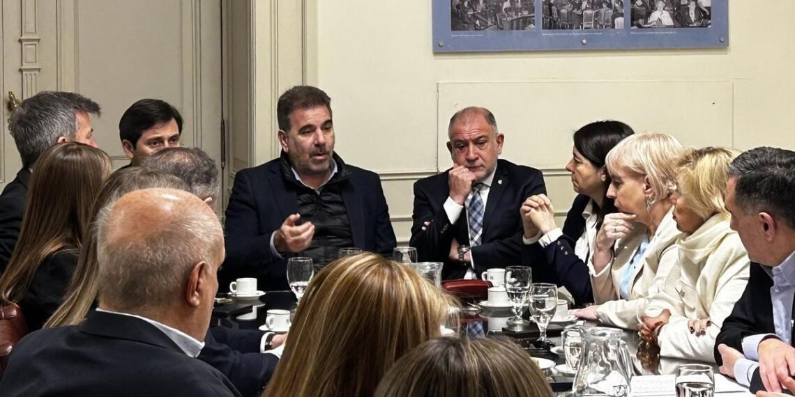Un Gobierno surgido de la furia anticasta que se desliza al aguantadero