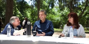 En las sombras del peronismo, Massa busca «outsiders» para disputarle las elecciones a Milei