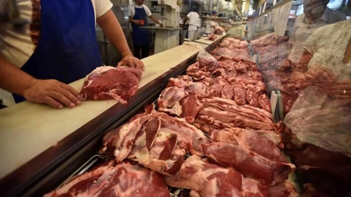 Histórica caída en el consumo de carne: Por primera vez, en Argentina se comió más pollo