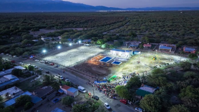 Inauguran complejo social y deportivo en Las Tejas