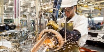 La industria pyme creció 7,3% interanual en diciembre, en tanto, el año cerró con una caída acumulada del 9,8%
