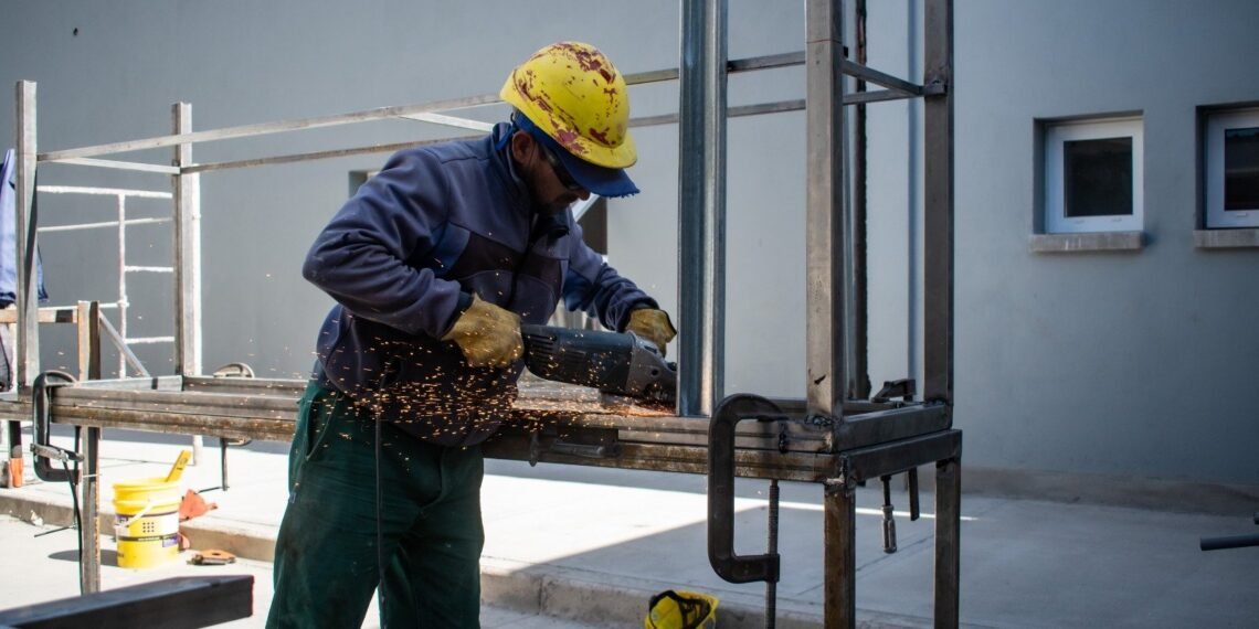 La venta de insumos para la construcción registró una caída de casi el 30% en 2024