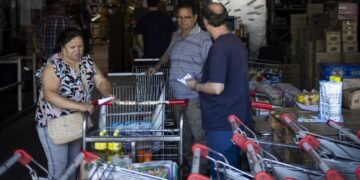 Vacaciones en el cemento: historias de verano de los ajustados por Milei