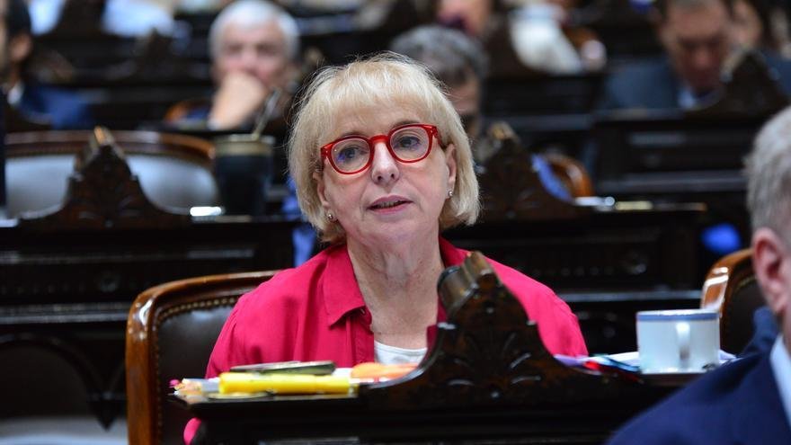 El Gobierno quiere prohibir lo que ya está prohibido y alienta mitos sobre las infancias trans