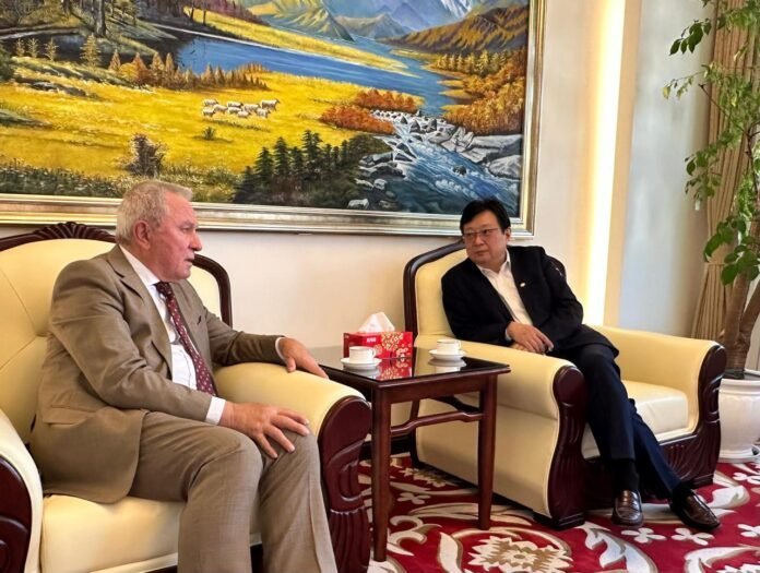 El vicegobernador Dusso fue recibido por el vicepresidente de la empresa Power China