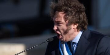 Negocio en puerta: 12 bancos compiten por las cuentas sueldo de medio millón de empleados públicos