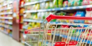 Alimentos y bebidas siguen en alza: subieron 3,8% en marzo y complican la meta del Gobierno