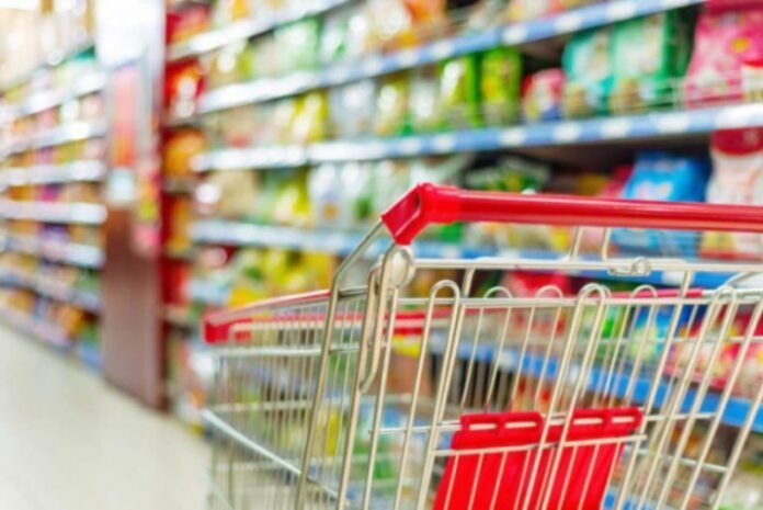 Alimentos y bebidas siguen en alza: subieron 3,8% en marzo y complican la meta del Gobierno