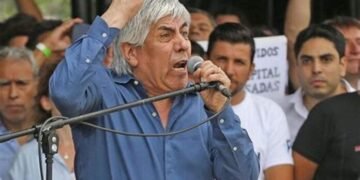 Camioneros acepta aumento salarial alineado con la pauta del Gobierno de Milei