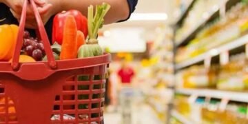 Canasta básica: una familia tipo necesitó $1.057.923 para no ser pobre en agosto