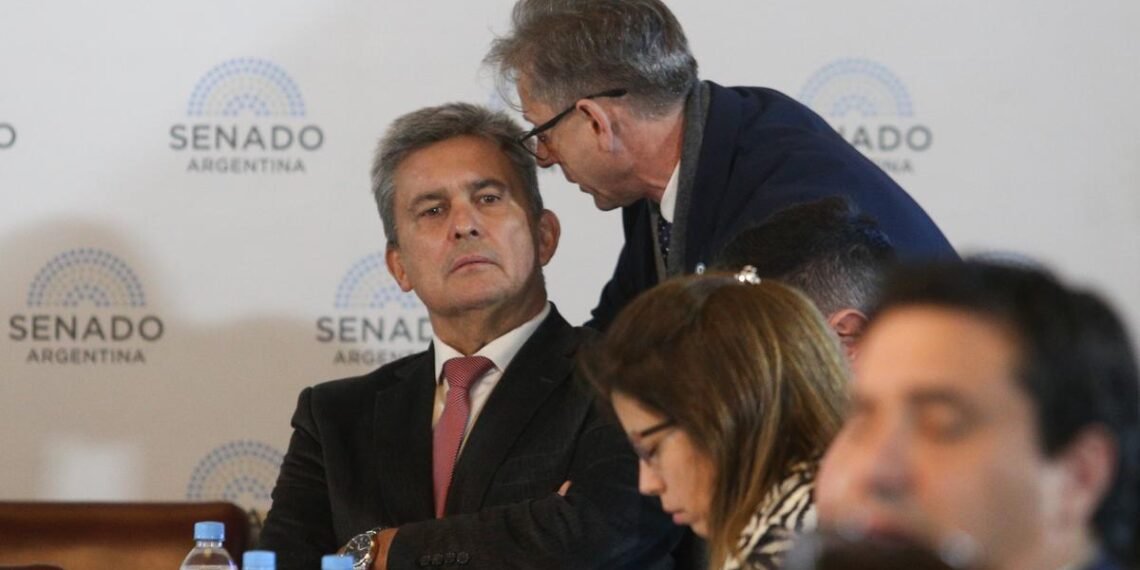 Corte y FMI: desmanes ultras imperan ante una oposición atascada