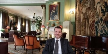 «Diplomacia de la libertad», el plan que se cocina en la embajada en España para eliminar el servicio exterior de la Nación