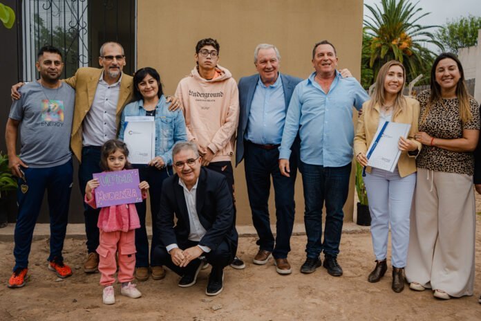 El Gobierno entregó nuevas viviendas en el Valle Central