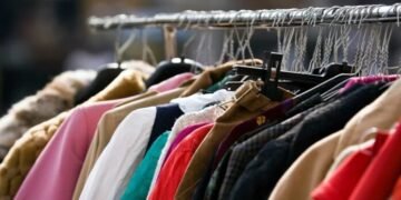 El Gobierno reducirá aranceles a la importación de ropa, calzado y telas para bajar precios