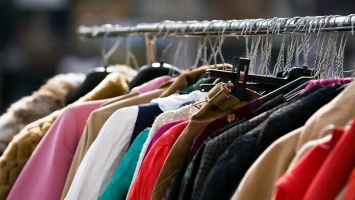 El Gobierno reducirá aranceles a la importación de ropa, calzado y telas para bajar precios