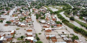 En medio de un fuerte operativo de seguridad, Milei viajó a Bahía Blanca cinco días después del trágico temporal
