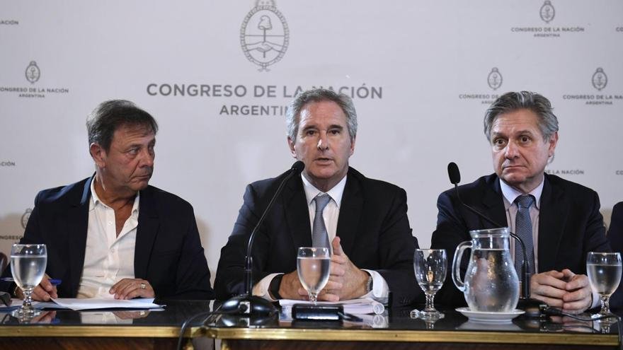 En una sesión al borde del escándalo, el Gobierno se prepara para aprobar un nuevo acuerdo con el FMI