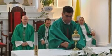 Gustavo Flores asumió como nuevo párroco de Tinogasta