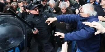 Hinchas de diversos clubes se suman a la próxima marcha de jubilados en el Congreso