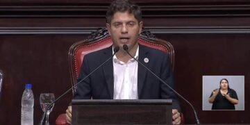 Kicillof hizo un guiño a los gobernadores para enfrentar a Milei y renovó la tensión con La Cámpora