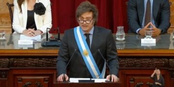 La oposición exige transparencia sobre el acuerdo con el FMI y pide su inclusión en el Presupuesto 2025