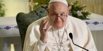La salud del Papa Francisco mejora gradualmente, pero sigue siendo delicada