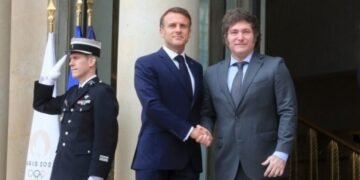 Macron respaldó a Milei en plena negociación con el FMI