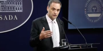 Manuel Adorni será candidato a legislador porteño por La Libertad Avanza