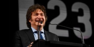 Milei enfrenta una semana compleja con desafíos internos y externos, pero mantiene su rumbo