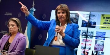 Milei sostiene a Bullrich ante las críticas por el fotógrafo herido de gravedad y cree que gana apoyos con la mano dura