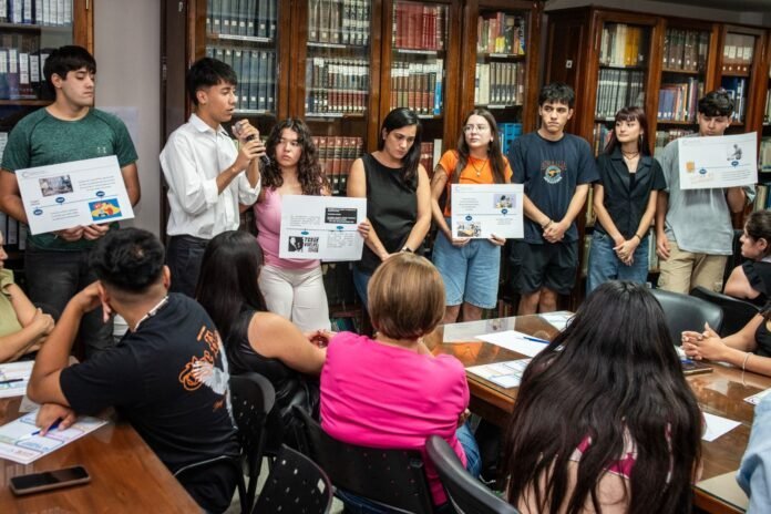Se desarrolló un conversatorio sobre Derechos Humanos en el marco del mes de la memoria