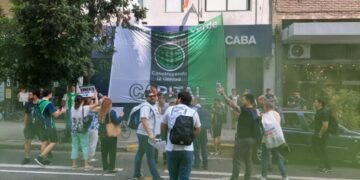 Trabajadores de Casa de Catamarca en Buenos Aires reclaman intervención del Gobernador ante conflicto salarial y administrativo