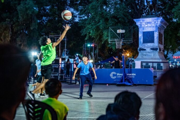 El Básquet 3×3 y el Rap colmaron La Plaza 25 de Mayo