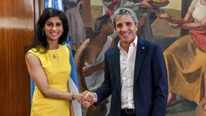 El FMI aprueba un nuevo acuerdo con Argentina, pero exige reformas estructurales clave