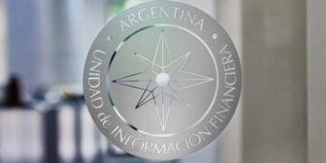 El Gobierno limita el rol de la UIF y la excluye de juicios por corrupción
