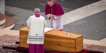 El papa Francisco falleció de un derrame cerebral, según el parte oficial del Vaticano