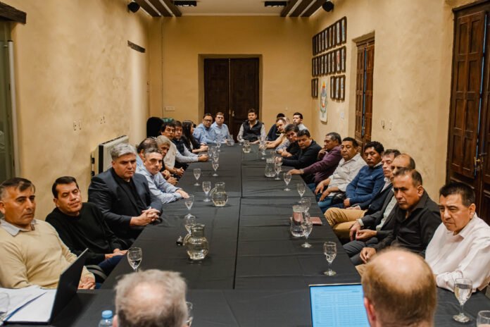 Jalil reunió a intendentes para enfrentar la caída de la coparticipación