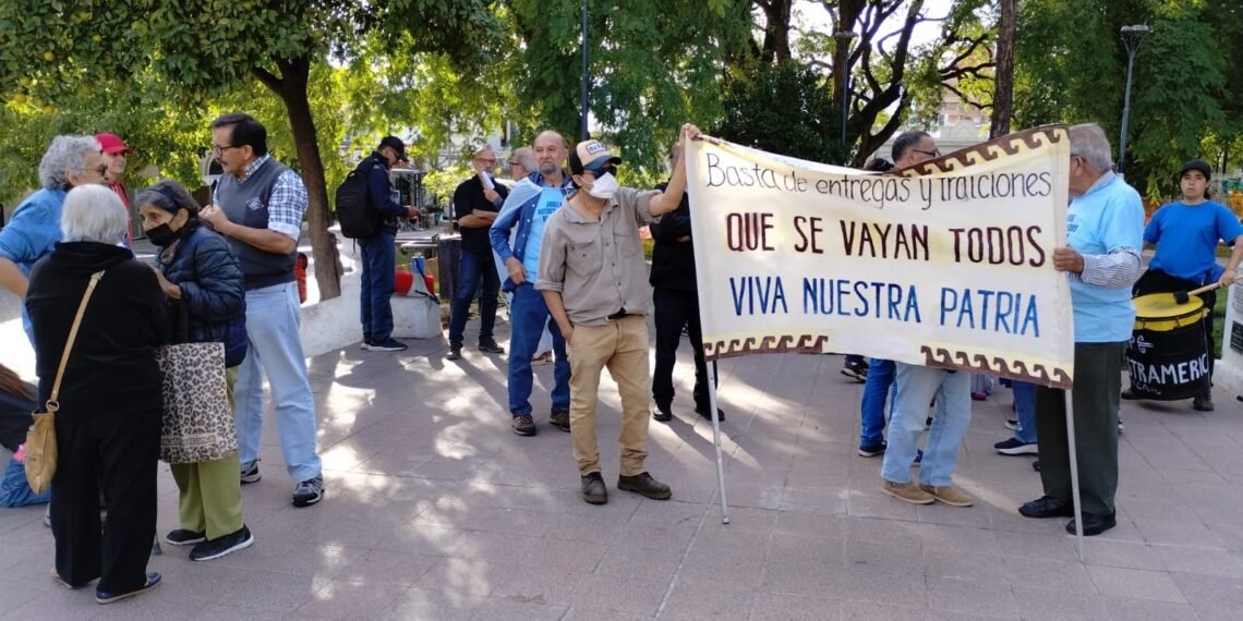 Jubilados autoconvocados de Catamarca marchan en defensa de sus derechos