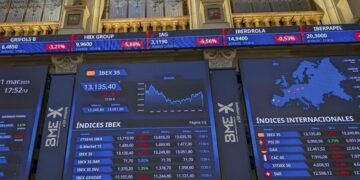 Mientras Milei busca verse con Trump, los mercados mundiales colapsan y sacuden la Argentina por múltiples vías