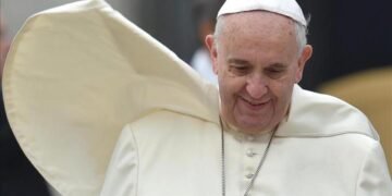 Milei viaja a Roma para despedir al papa Francisco en medio de las críticas por su fría reacción