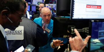 Se desploman las acciones argentinas y el riesgo país alcanza su nivel más alto en seis meses