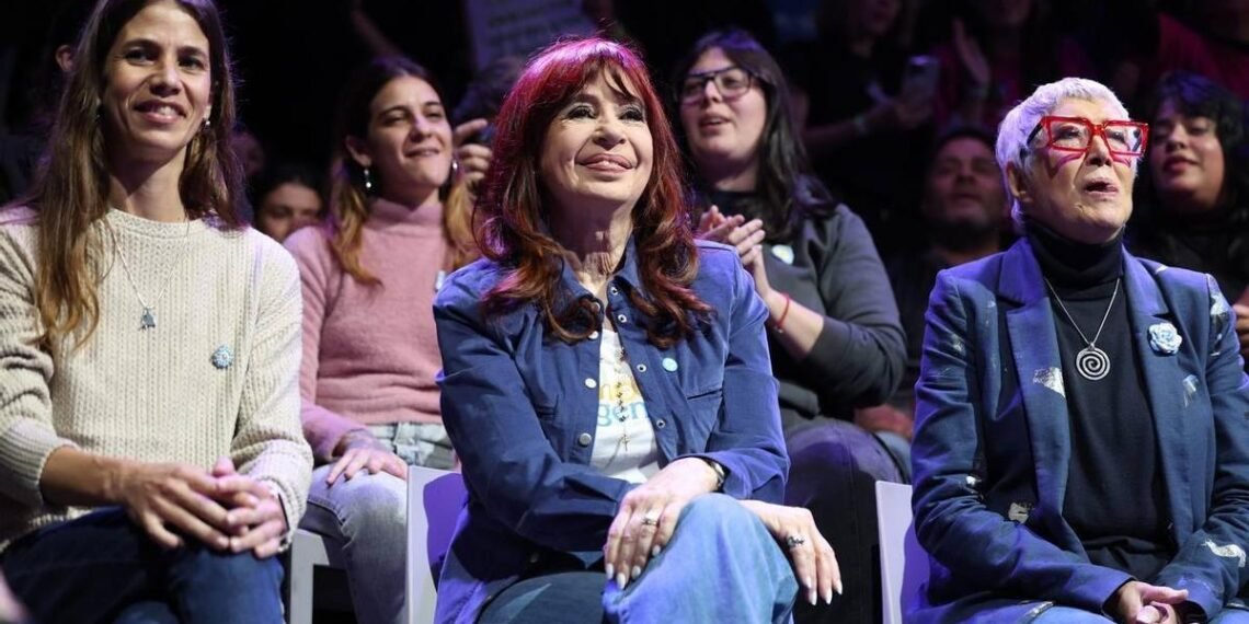 Cristina se mostró como candidata y fulminó a Milei por no haber hecho “ni una puta obra”