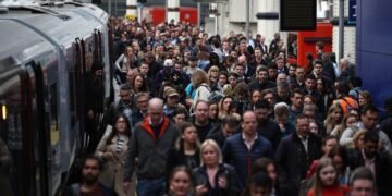 Fueron los talleres ferroviarios más grandes de Sudamérica y hoy sólo hay 44 trabajadores con un futuro incierto