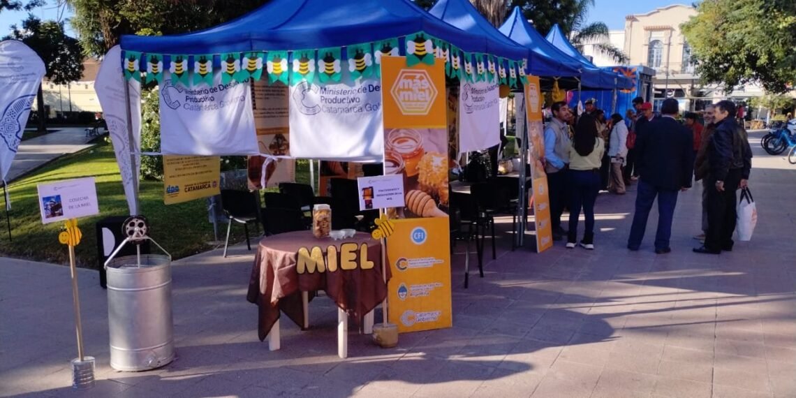 Se celebra la 10° Campaña de Consumo de Miel con actividades educativas y feria de productos