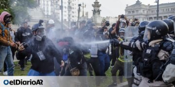 Tensión en la marcha de jubilados: Gendarmería se enfrenta a los manifestantes