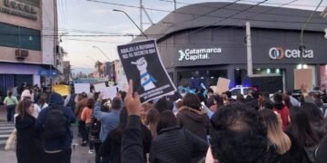 Tras una masiva protesta docente, el Gobierno anunció la derogación del decreto 884