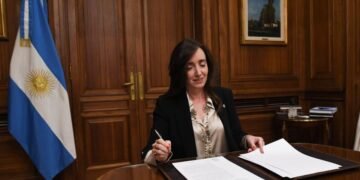 Villarruel renueva su elenco en el Senado y designa a un ex estratega de Milei como su jefe de asesores
