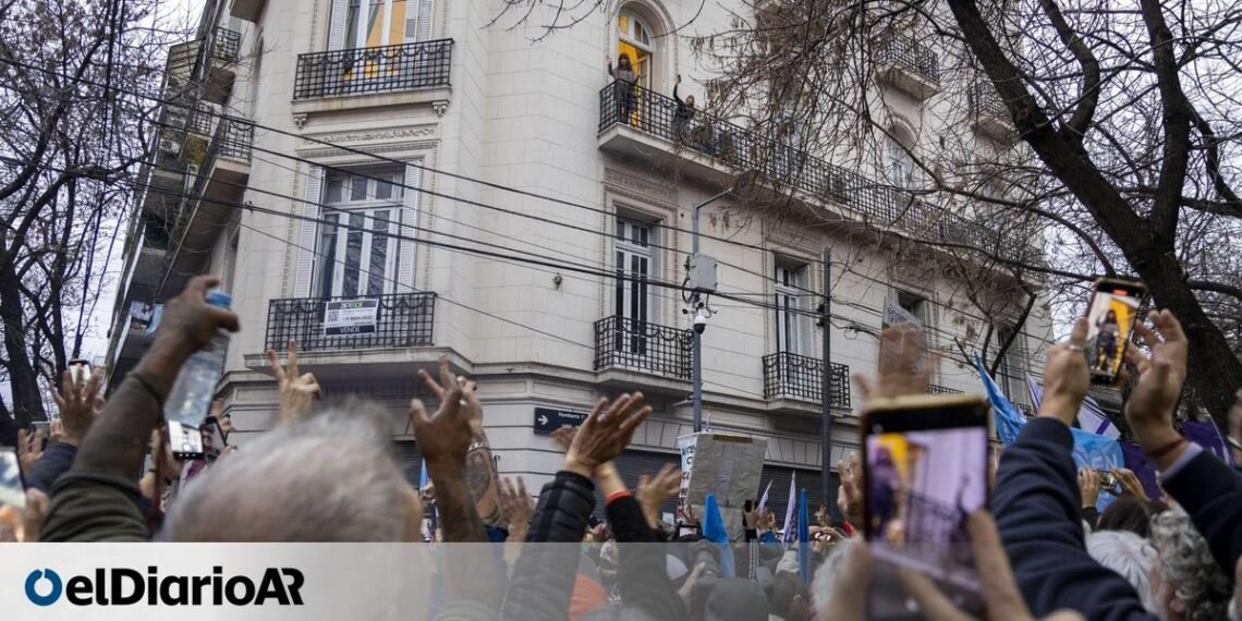 CFK volvió a cargar contra el «Partido Judicial» por las condiciones de su prisión domiciliaria